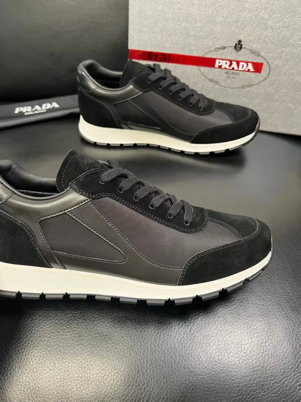 Factory price: 438💰Prada new men's leather sports shoes, the highest version on the market, any comparison is welcome🆚! The original leather has excellent texture and is super high-end! Fetal sheep net lining imported from Italy, removable pad! Luxurious materials and fine workmanship, highly recommended! Code number: 38-44, customized 45